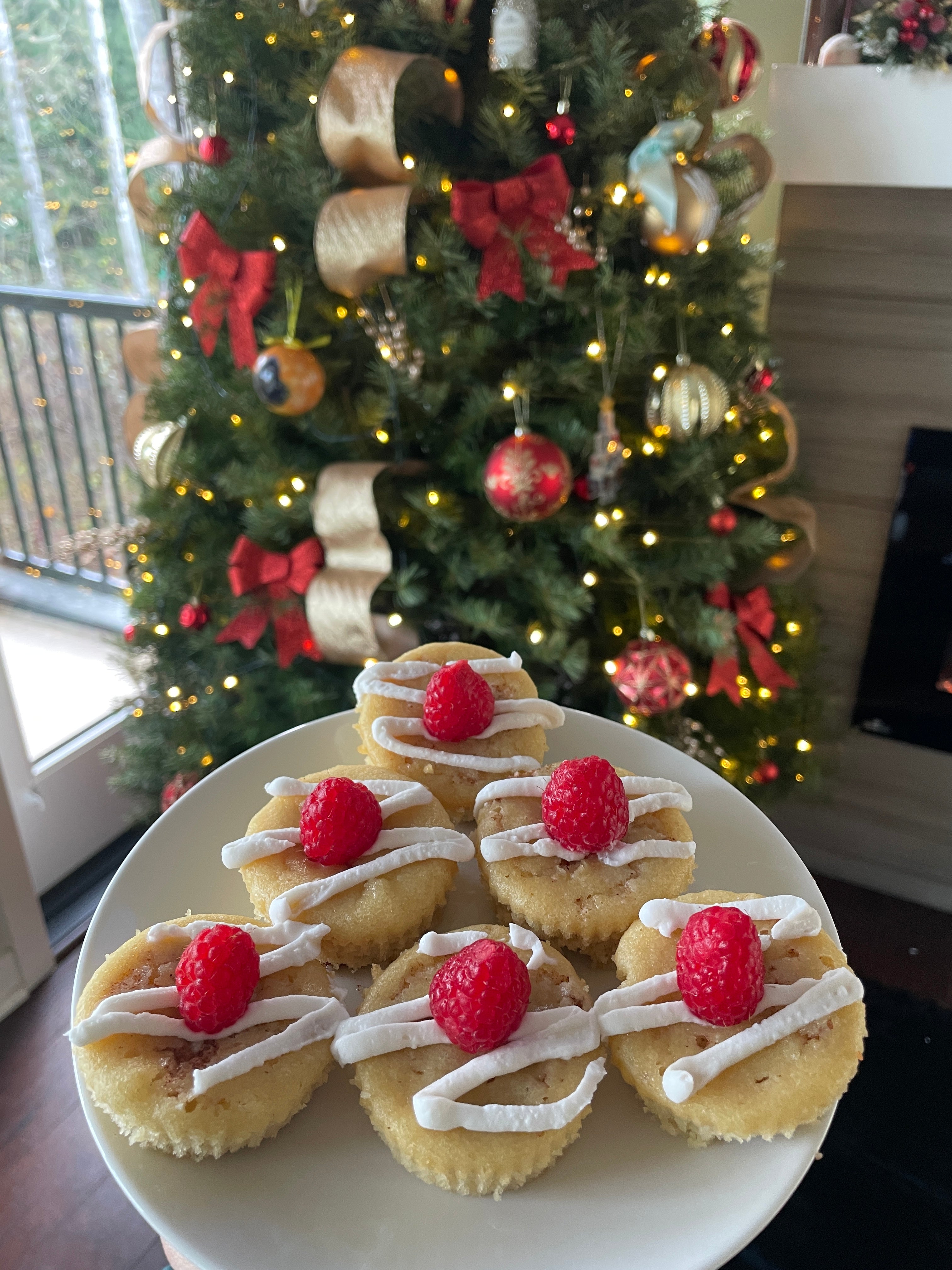 Cinnamon Roll Collagen & Creamed Cheese Cupcakes 🎄🎅🧁 – Option Blends