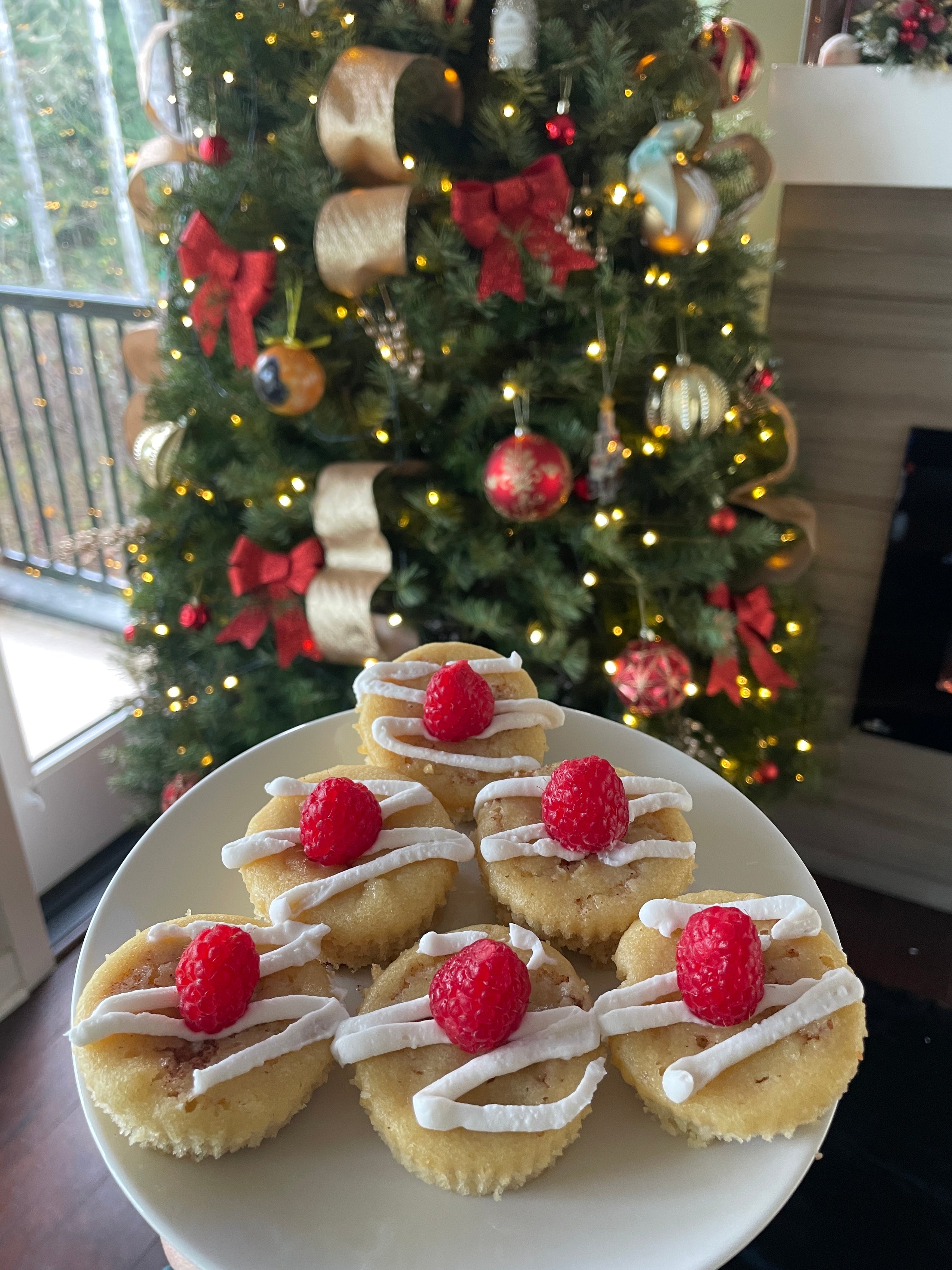 Cinnamon Roll Collagen & Creamed Cheese Cupcakes 🎄🎅🧁